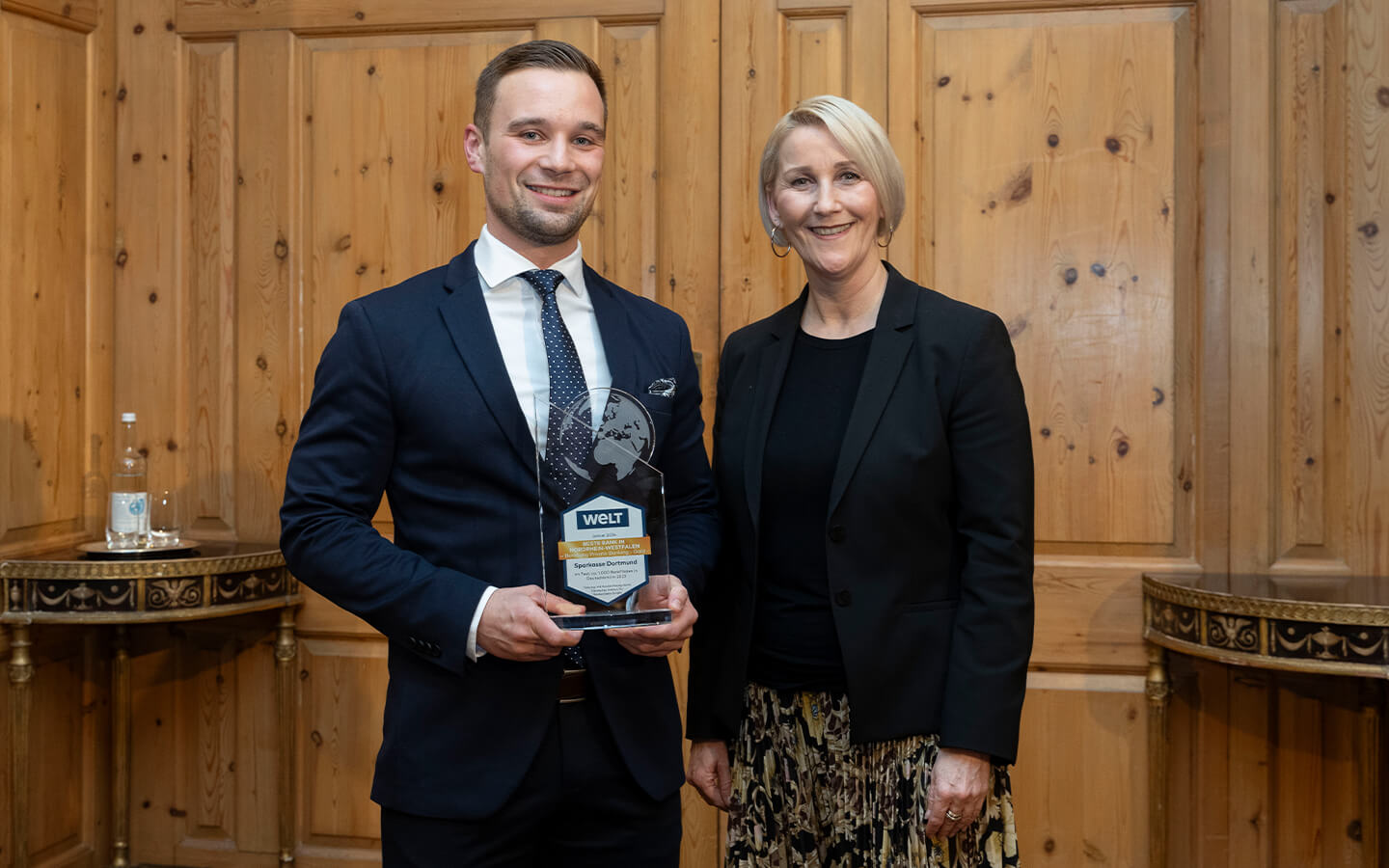 Nils Grote, Berater Private-Banking und Tanja Frommert, Bereichsdirektorin der Sparkasse Dortmund